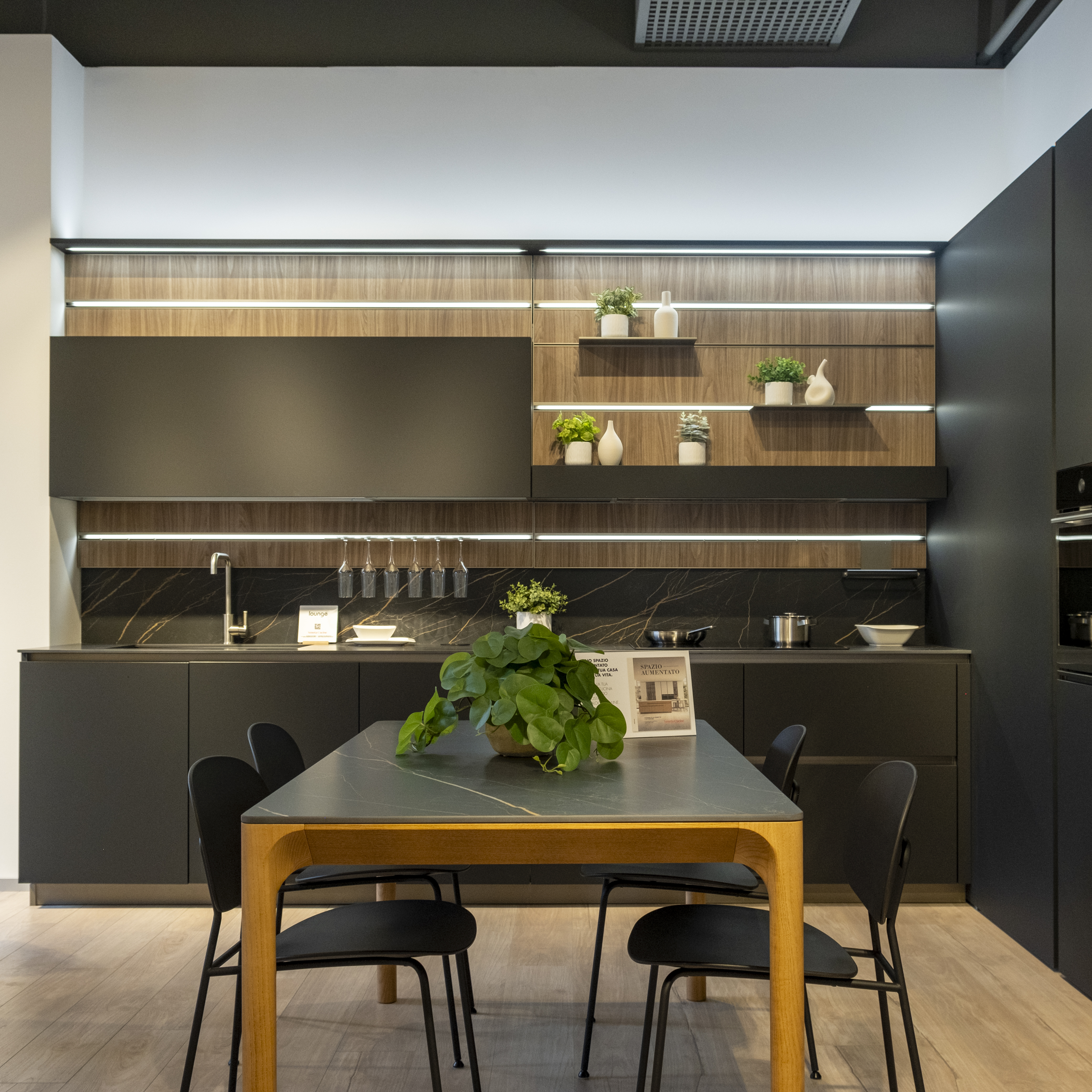 Showroom 83